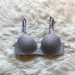 Victoria's Secret Silver Gray No-Wire Bra 36B